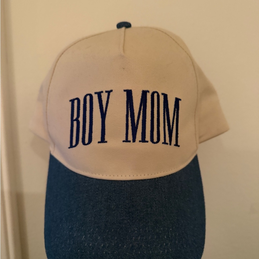 BOY MOM Cap in Beige and Navy